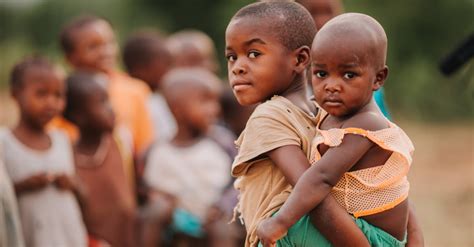 アフリカの子どもの死亡率が高い原因は？私たちにできる支援を考えよう