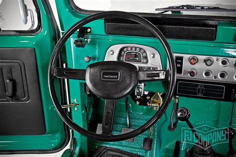 El toyota land cruiser (j40) es una serie de land cruisers fabricados por toyota desde 1960 hasta 2001. 1983 Toyota Land Cruiser FJ40 John Deere Green #fjco1983johndeeregreen #fjcompany #toyota # ...