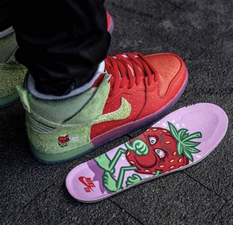 What's good my kfys family. Nike SB Dunk High Strawberry Cough CW7093-600 Release Date ...