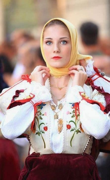 Sa Bellesa Sarda Sardinian People Beautiful People Costumes Around
