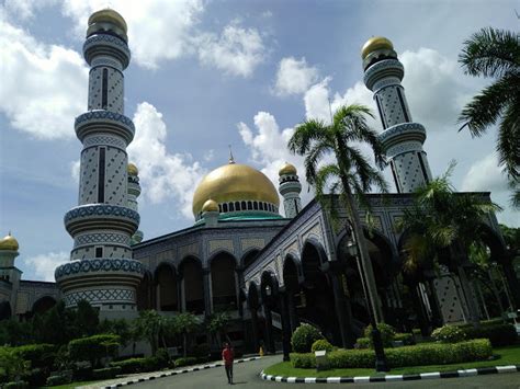 Wilayah brunei dibagi menjadi empat distrik (daerah), yaitu : Kurikulum Di Brunei Darussalam / Makalah Manajemen ...
