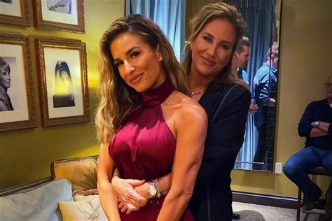 Jessie James Decker S Mom Says She Knows Her Daughter Wants To Sleep