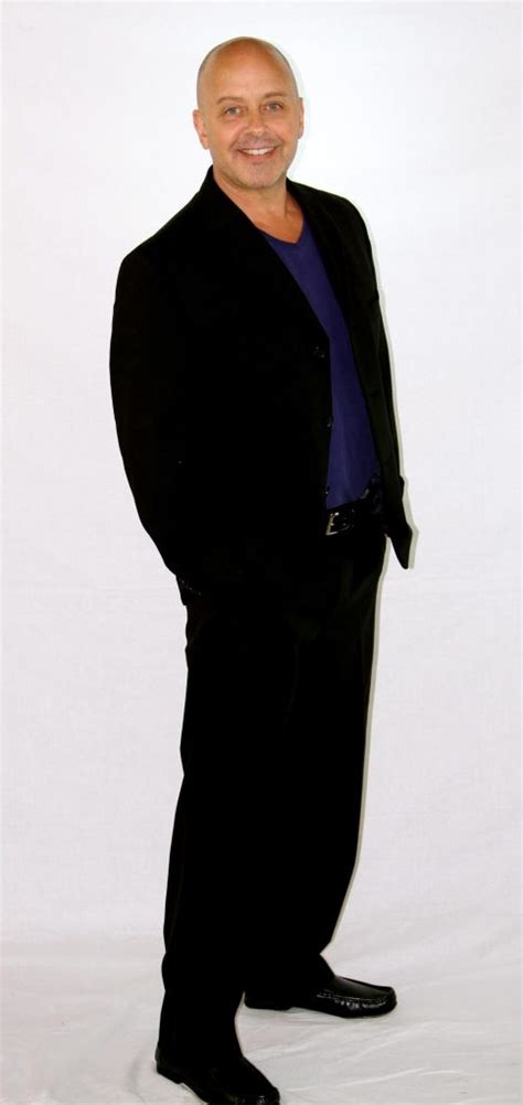Thomas worked on a variety of projects during his early entertainment career, including between. Ron Thomas fotka