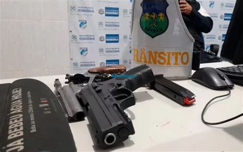 Motorista De Aplicativo E Passageiros S O Flagrados Armas Durante A