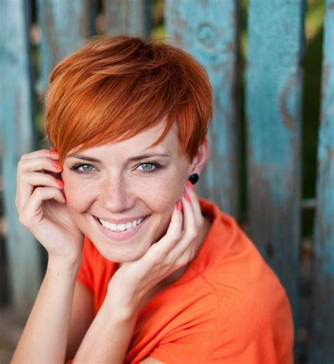 Short Red Hair Ideas To Add Oomph To Your Look Kurzhaarfrisuren Frisuren Kurze Haare Blond