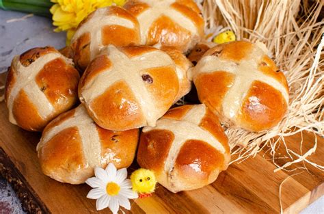 Flawless Hot Cross Buns Easy To Follow Traditional Uk Recipe