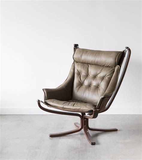 10 Of Our Favourite Iconic Chair Designs Chair Design Iconic Chairs