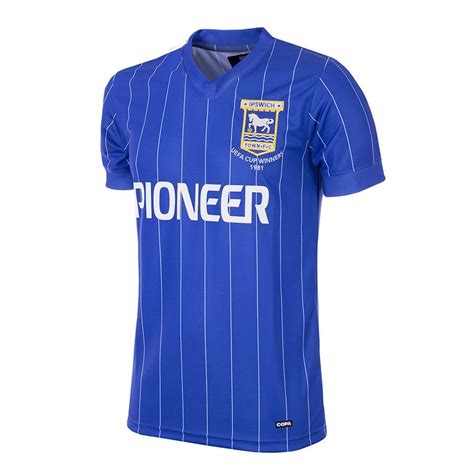 A vector graphic image to represent cross icon. Ipswich Town retro shirt 1981-1982 - Voetbalshirts.com