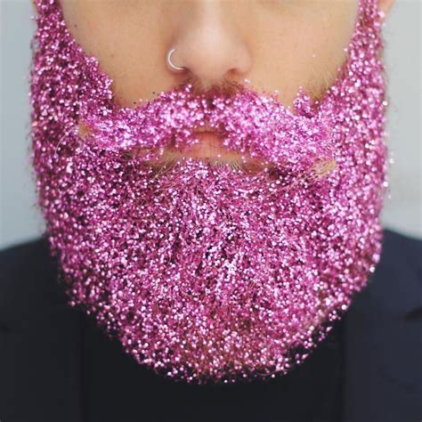 Men Are Covering Their Beards In Glitter Just In Time For The Holidays