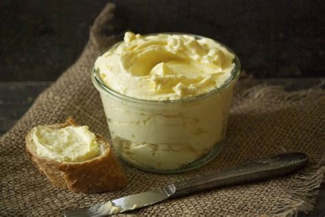 Receita de Manteiga Caseira com Apenas 2 Ingredientes Super Fácil