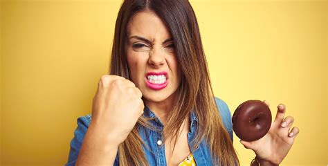 الغضب بسبب الجوع كيف يحدث؟ وما تأثيره على صحتكِ؟