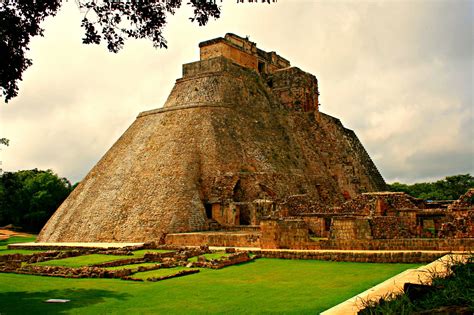 Temple Of The Dwarf Uxmal Yucatan Mexico Mayan Cities Mayan Ruins