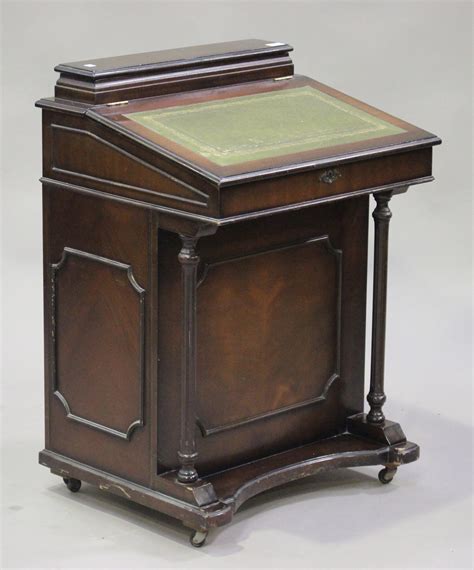 Mahogany reception desk, traditional mahogany writing desk. A late 20th century reproduction mahogany Davenport desk ...