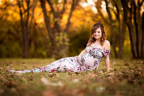 Pregnancy Photography In Nature