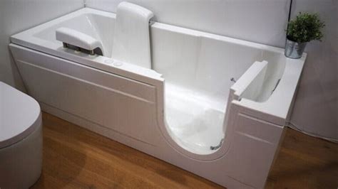 Best Bathtub For Senior 2024 Review And Buying Guide