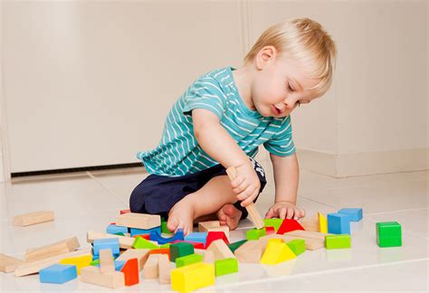Download 15 Months Old: Baby Growth, Development, Food & Activities