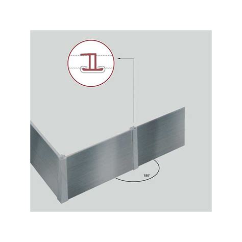 Goma inferior en toda la tira para un mayor ajuste. Unión Aluminio Cepillado Zócalo PVC Cocina - Scilm