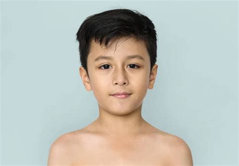 Kleiner Junge Mit Nackter Brust Stockfotografie Lizenzfreie Fotos © Rawpixel 159431220