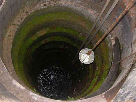 Cowan described, for example, how some of the neutrons released during the fission of uranium 235 were captured by the more abundant uranium 238, which became uranium 239 and, after emitting two. Uranium in water can cause chronic kidney diseases, but ...