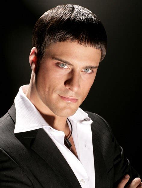 How to create the caesar haircut? Caesar cut for men | Close-cropped and side burns cut into ...