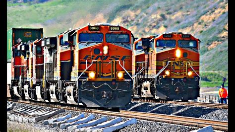 Hd 70mph High Speed Bnsf Freight Trains Across The Desert 2018 2
