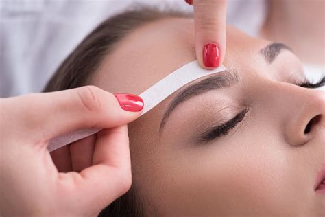 Why Starting 2019 Off With A Brow Makeover Needs To Happen Waxed Eyebrows Lip Waxing Facial
