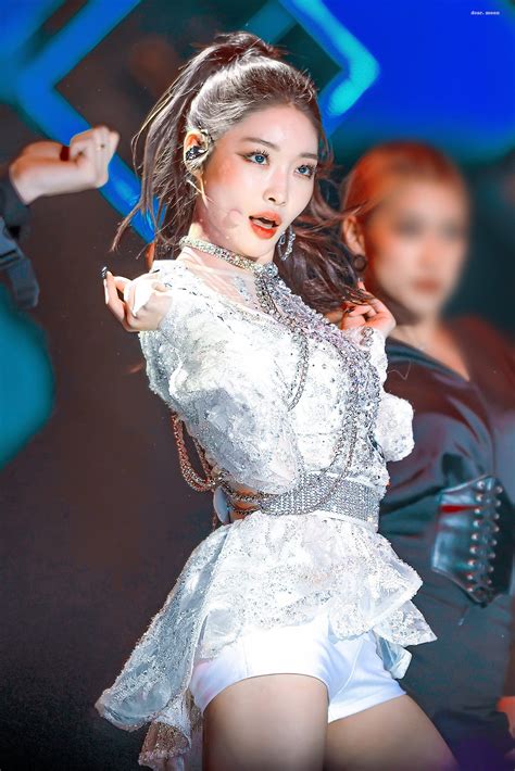 Netizens Share Glamorous Stage Outfits Of 5 Female K-Pop ...