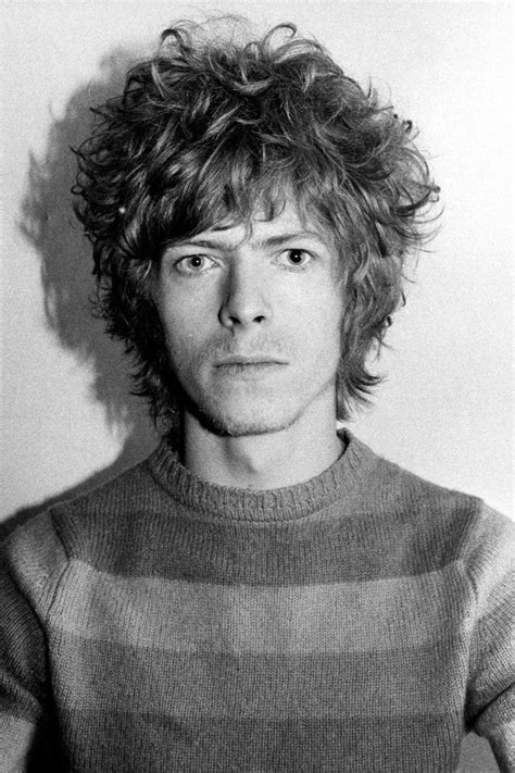 All the young dudes by david bowie from live at the isle of wightlisten to david bowie: Young David | David bowie, David bowie pictures, Bowie