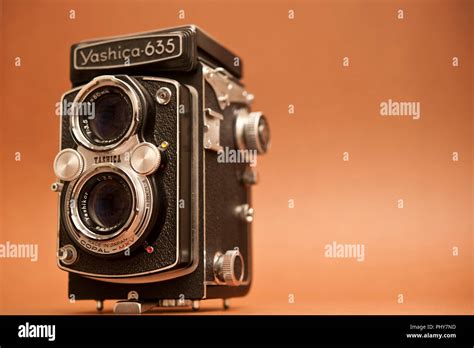 Vintage Yashica 635 Tlr Camera Stock Photo Alamy
