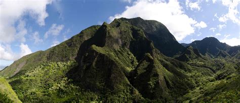 Iao Valley - Teeming with natural beauty and historical ...