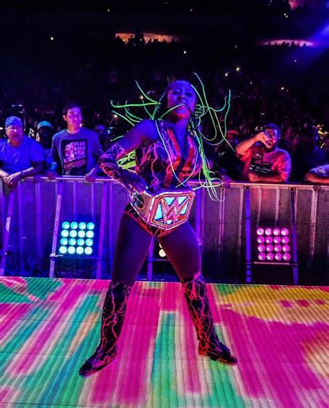 Pin By Art Station On Wwe Concert Wwe Naomi