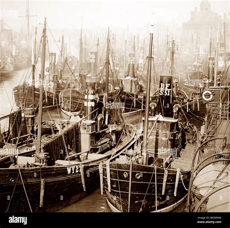 Fishing Boats Great Yarmouth Early 1900s Stock Photo Alamy
