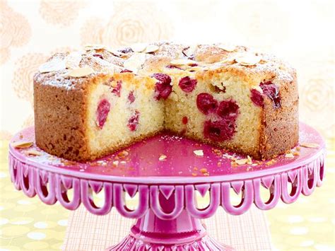Die joghurtcreme auf den kuchen füllen und die oberfläche glatt streichen. Versunkener Kirschkuchen mit Joghurt Rezept | LECKER