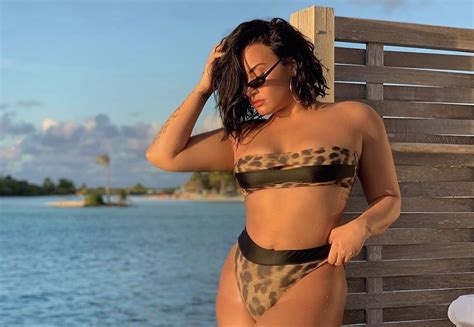Demi Lovato Breaks The Internet After Showing Off Her Rockin Curves In