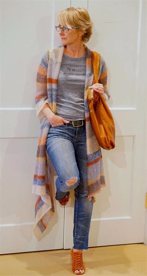 Stunning 35 How To Wear Jeans For Women Over 40 Years Klambeni