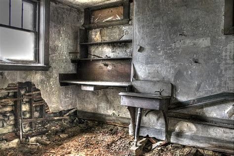 Abandonded Kitchen By Jane Linders Old Houses Old House Creative Photos