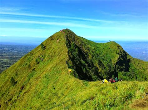 mendaki gunung andong magelang jawa tengah pesona wisata indonesia