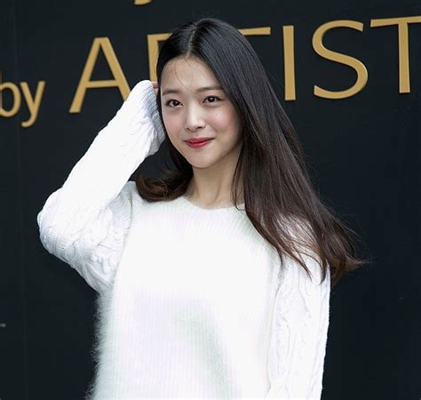 Parademics arrived at 3.39pm, where they found sulli dead on arrival. Sulli Shots Down Rumors on Her Alleged Suicide Attempt : K-PEOPLE : koreaportal