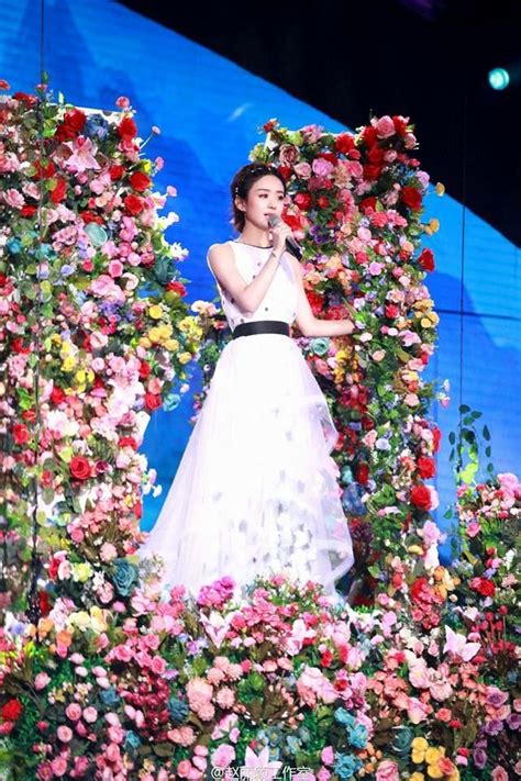 Flower Decorative Zhao Li Ying Zhao Li Ying Wedding Celebrities Female