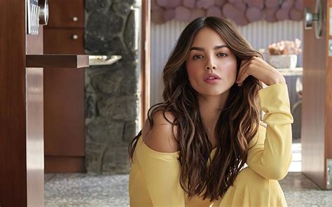 Скачать обои Eiza Gonzalez Portrait Mexican Actress Yellow Dress