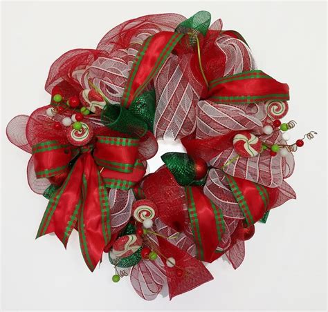 © 2020 rhapsody international inc. Candy Christmas Wreath in 2020 | Christmas candy ...