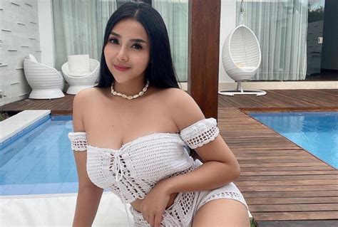 Selebgram Amelia Ns Cuma Pakai Secuil Bahan Tutupi Area Intim Netizen Seksi Gak Ada Obat