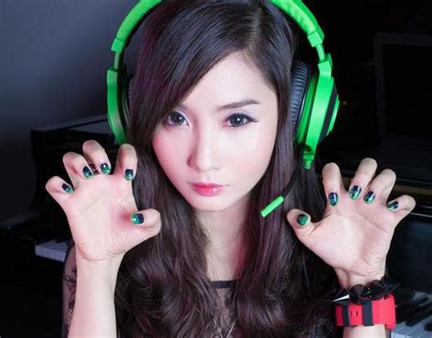 Gamer Girls 7 Reasons Why We Love Them Gamers Decide