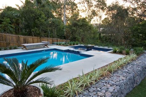 Landscape Your Pool To Perfection With These Pool Plant Ideas