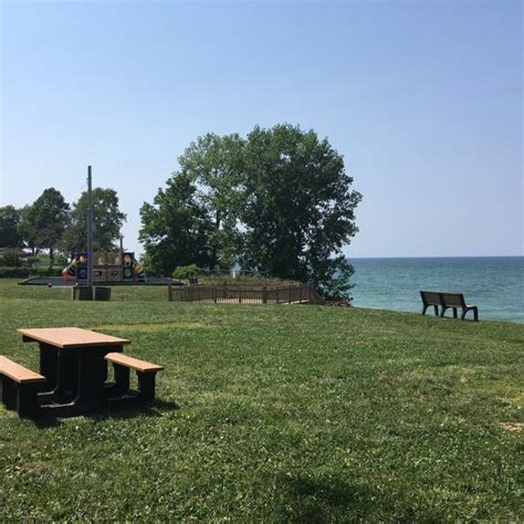 This Little Known Ohio Park Overlooks A Beach And Its Picture Perfect