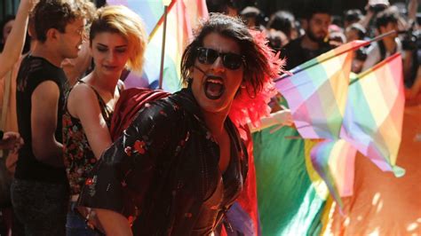 Türkei Polizei löst TransPride Parade in Istanbul gewaltsam auf