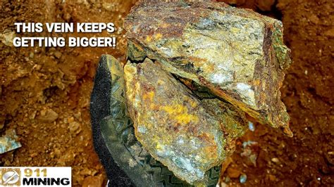 Finding Gold Quartz Vein Extension Loaded With Mineralization Youtube