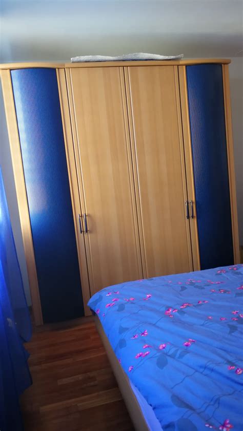 Statt langweilig, langweilig ergänzungen zu ihrem kleinen wohnraum. Schlafzimmer Wandregal Schrank Bett ohne Matratze mit ...