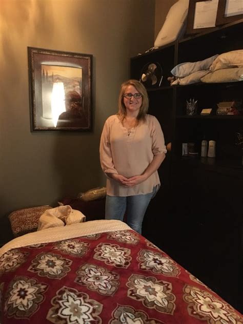 Leigh Professional Massage Therapist In Ne Minneapolis City