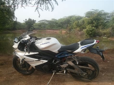 Crystal white, matt phantom black. 2016 Triumph Daytona 675 Review, Road Test: Top Speed ...